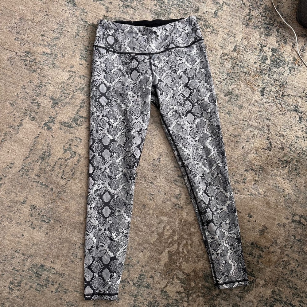 Victoria Sport Knockout Leggings Womens Medium Grey Black Snakeskin Print Tights